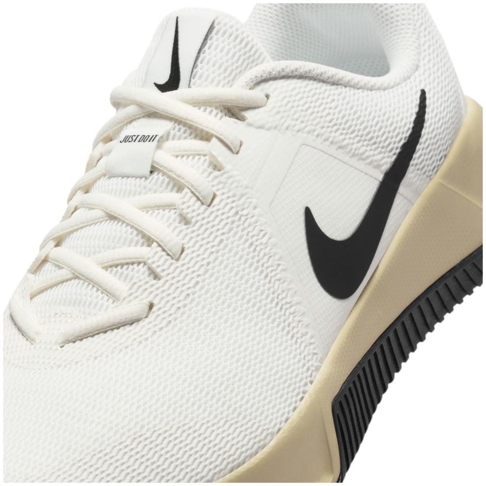 Nike Herren MC Trainer 3 Trainingsschuh Freizeitschuh weiß, schwarz, gold