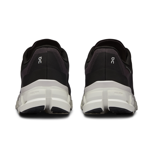 ON Damen Cloudflow 4 Laufschuh schwarz-weiß